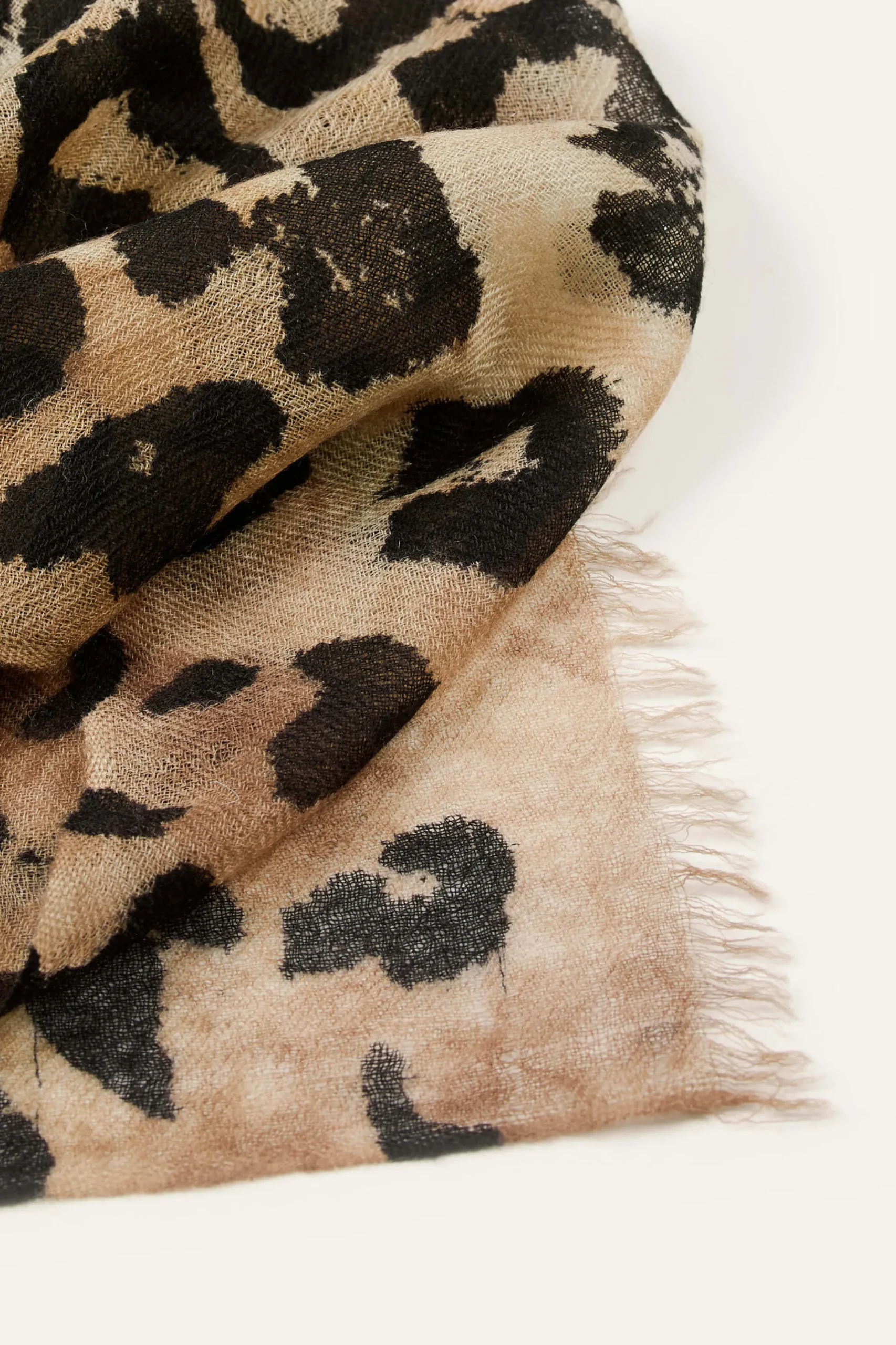 SELENE SCARF